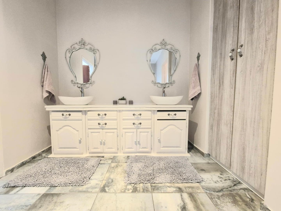5 Bedroom Property for Sale in Roodewal Free State